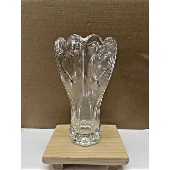 Deplomb Raised Heart Crystal Vase Square Top Scalloped  USA Love Vase - Picture 1 of 7